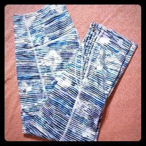 Lululemon Athletica Blue and White Cropped tights